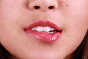 Candace_Whang_Lips_glossypink